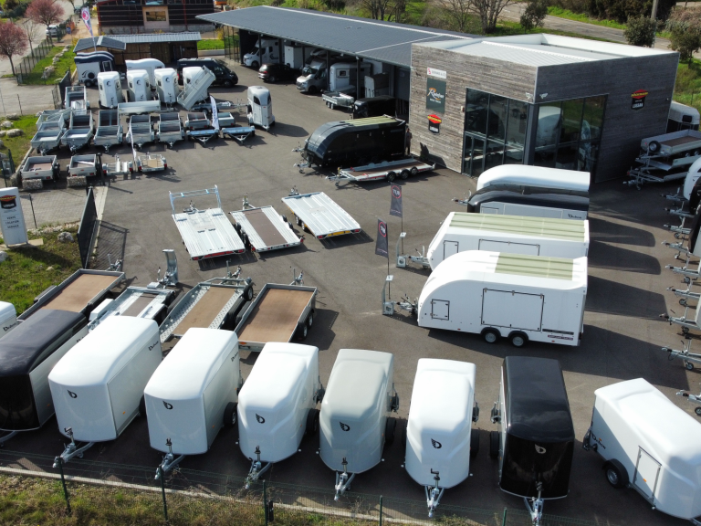 Remorque cheval liberté debon brian james trailers lider bockmann roelofsen deparis and co remorques renault akx Remorque cheval liberté debon brian james trailers lider bockmann roelofsen deparis and co remorques renault akx